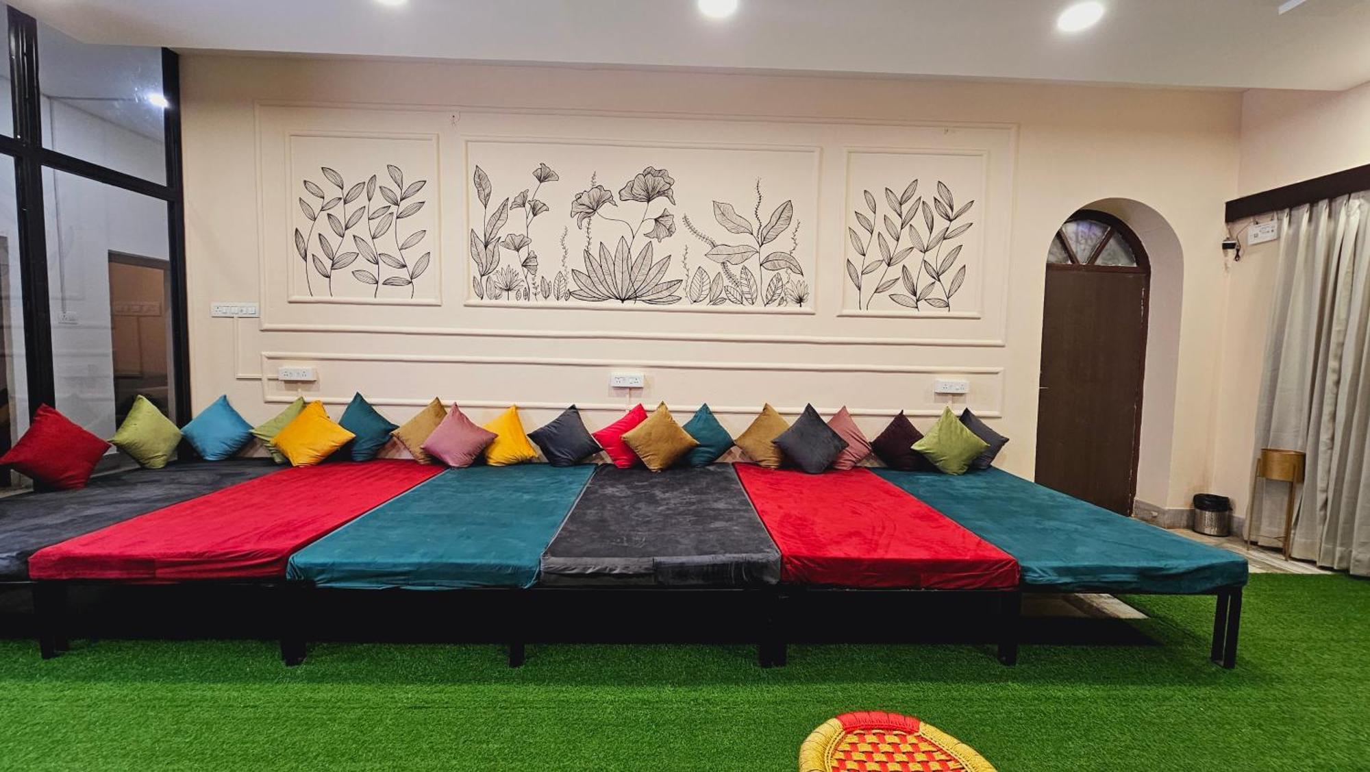Madpackers Jodhpur Hostel จ๊อดปูร์ ภายนอก รูปภาพ