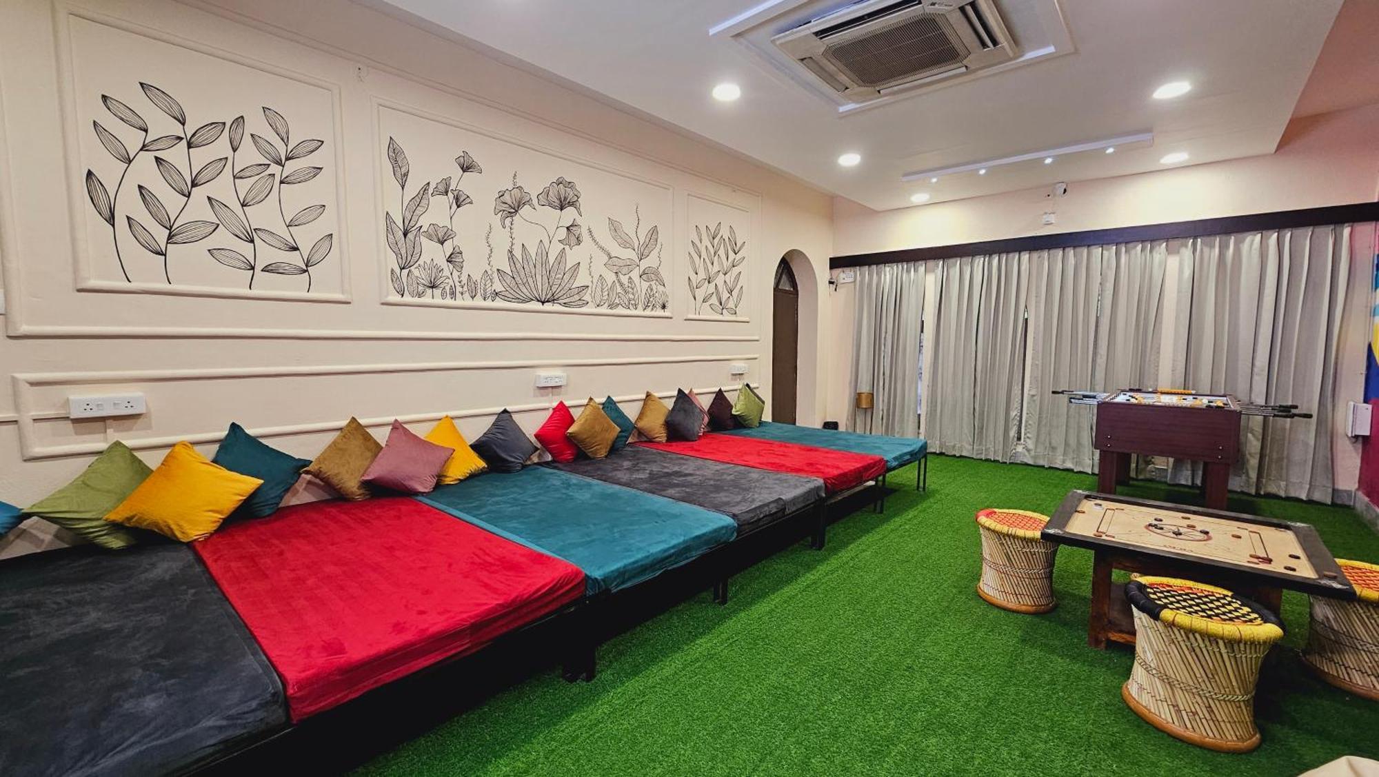 Madpackers Jodhpur Hostel จ๊อดปูร์ ภายนอก รูปภาพ